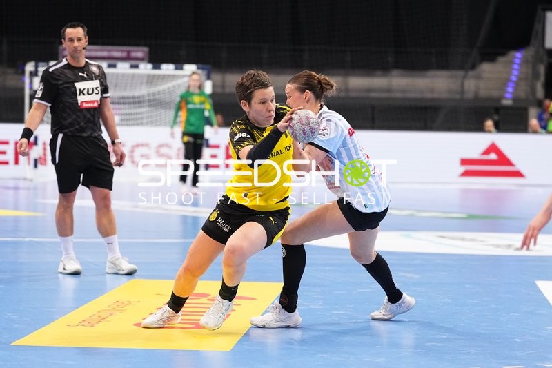 Szene mit Alina Grijseels (4; Borussia Dortmund) und 4; HSG Bensheim/Auerbach