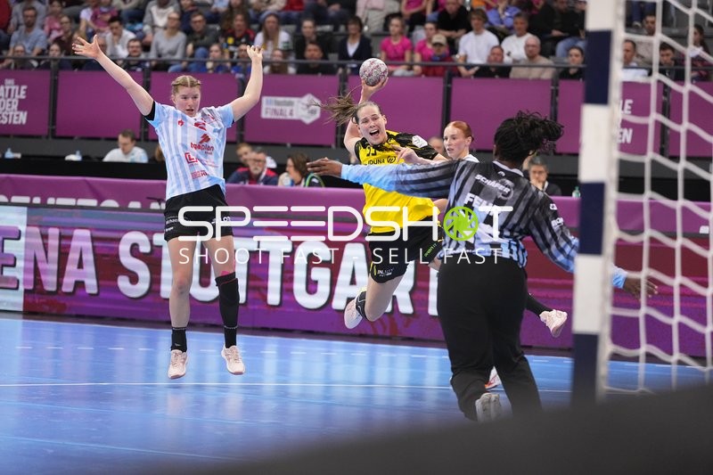 Szene mit Nina Engel (8; HSG Bensheim/Auerbach) und Guro Nestaker (33; Borussia Dortmund)