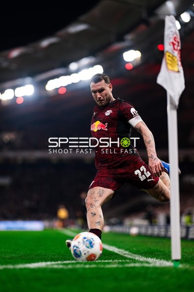 Eckstoß von David Raum (22; RB Leipzig)