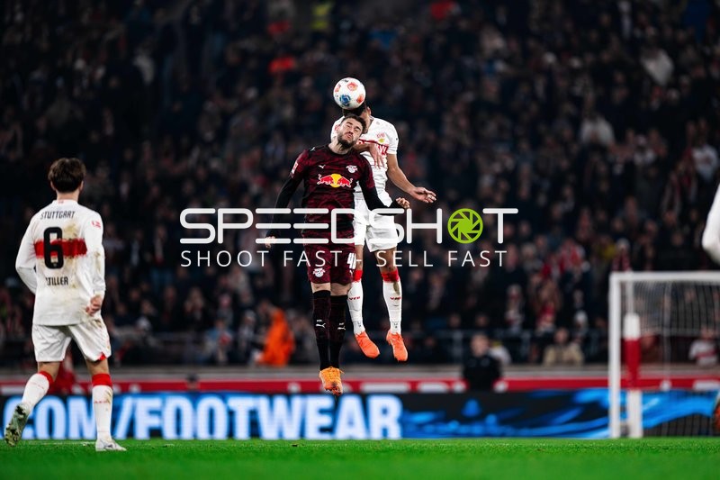 Luftduell um den Ball