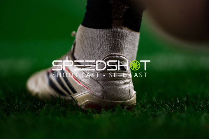 Fußballschuh auf Rasen