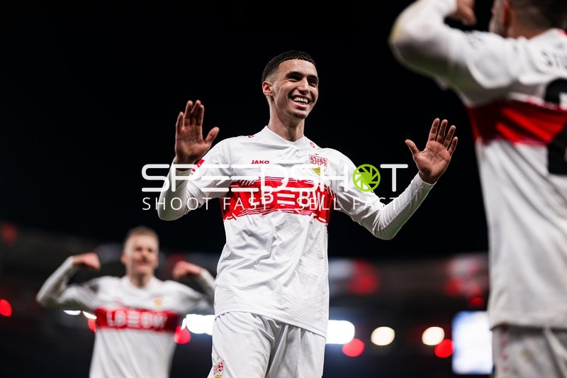 Spieler feiern gemeinsam