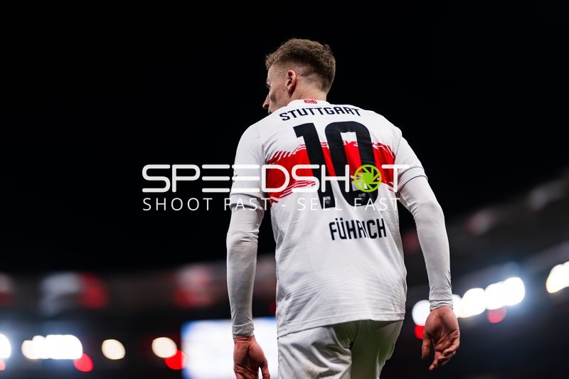 Spieler Chris Führich (10; VfB Stuttgart) von hinten