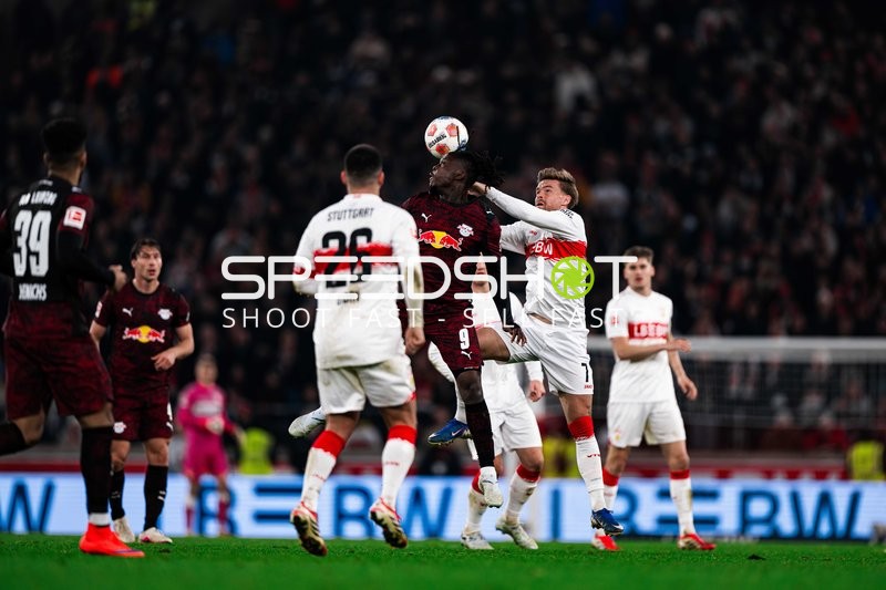 Kopfball-Duell im Spiel