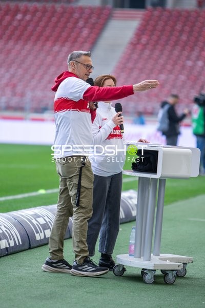 Moderation am Spielfeldrand