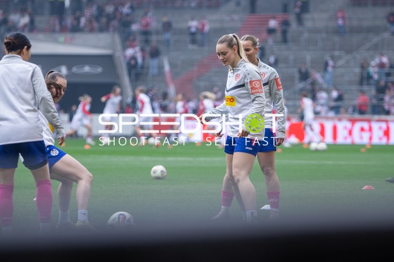 Spielerinnen beim Aufwärmen