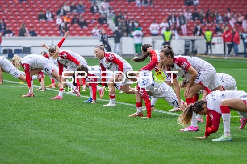 Spielerinnen beim Aufwärmen