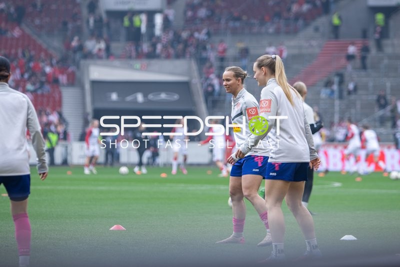 Spielerinnen beim Aufwärmen