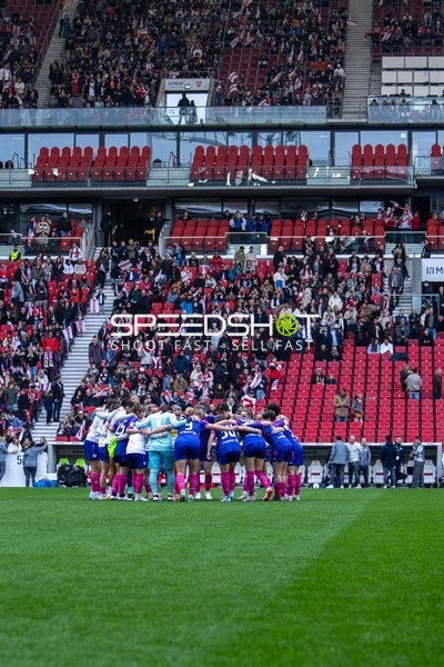 Teambesprechung auf dem Spielfeld