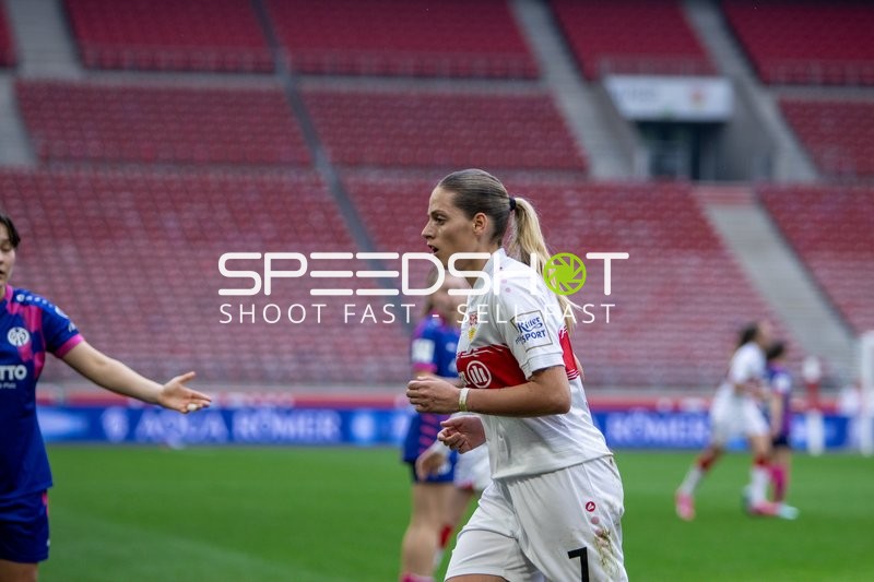 Spielszene mit Dafina Redzepi (7; VfB Stuttgart)