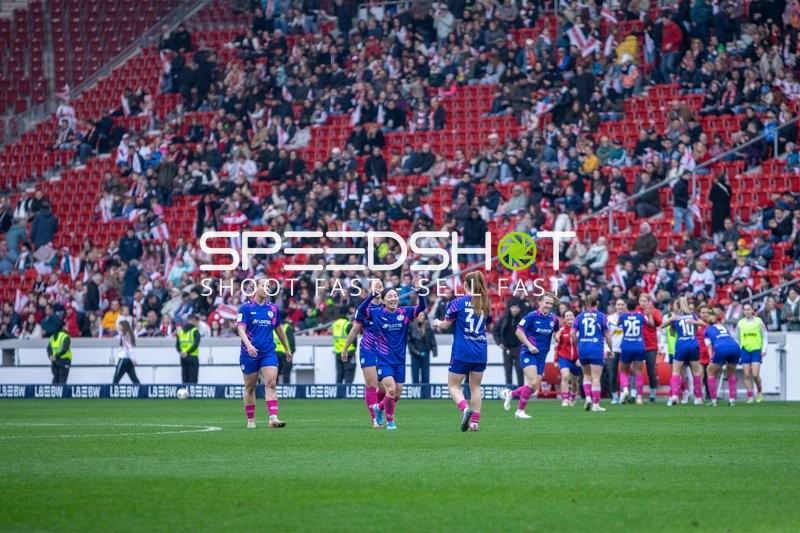 Spielerinnen auf dem Feld