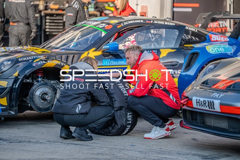 Boxenstopp bei der VLN Langstreckenmeisterschaft