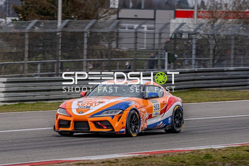 Rennfahrzeug mit Startnummer 503 am Nürburgring