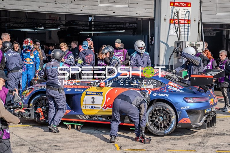Boxenstopp beim NLS Rennen am Nürburgring