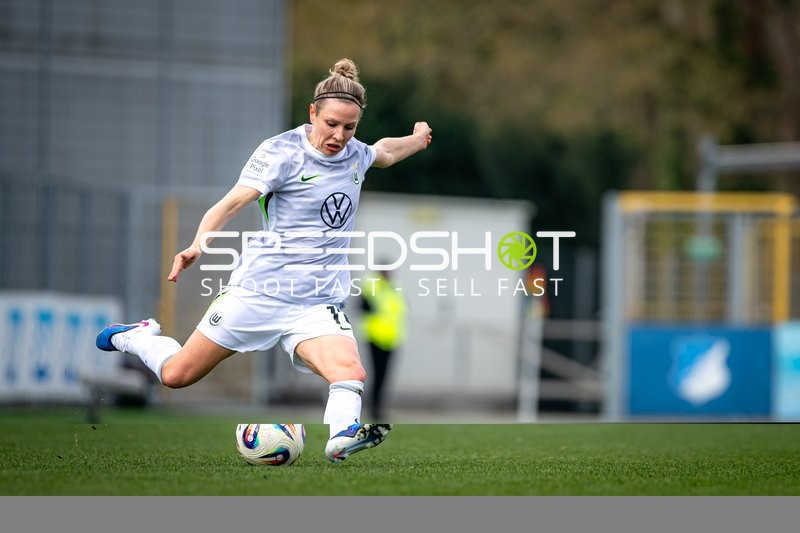 Svenja Huth mit Schuss