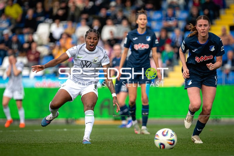 GPFBL: Lisa Doorn (14; TSG Hoffenheim) und Lineth Beerensteyn (9; VFL Wolfsburg) im Laufduell