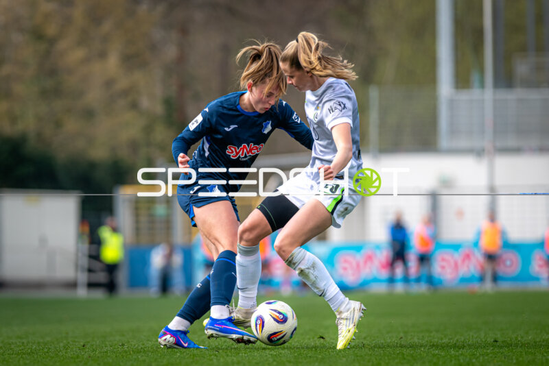 Kopfballduell im Spiel