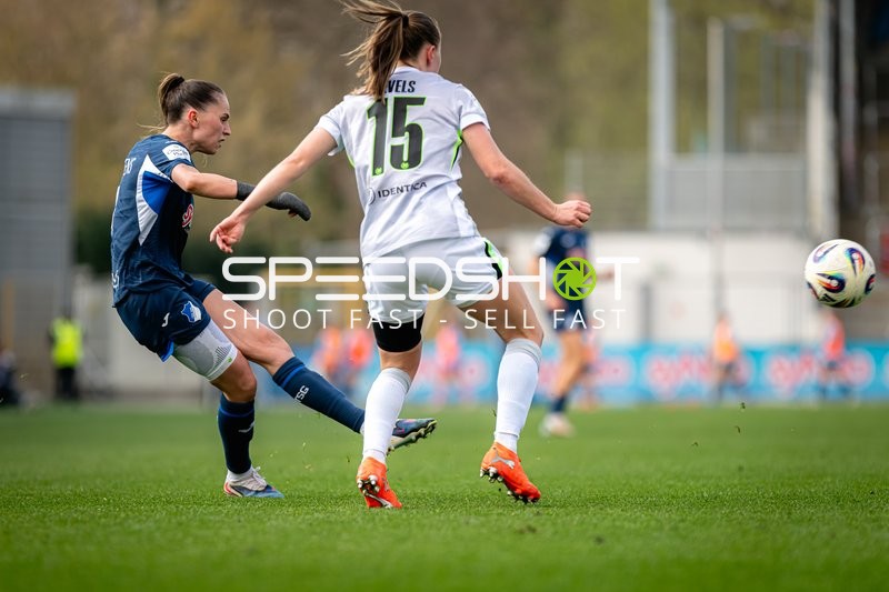 Ballaktion mit Jill Janssens (9; TSG Hoffenheim)