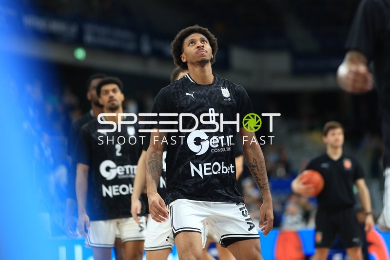 Basketball-Szene mit Demarcus Demonia (8; BMA365 Bamberg Baskets)