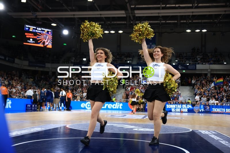 easyCredit BBL: Cheerleader im SNP-Dome