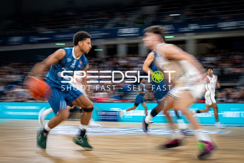 Spielaktion mit Kevin McClain (3; MLP Academics Heidelberg)