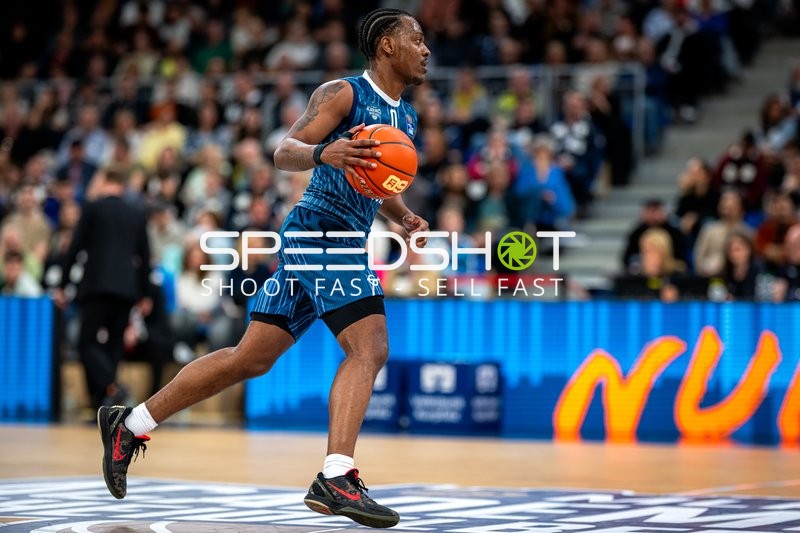 Spielaktion mit DJ Horne (0; MLP Academics Heidelberg)