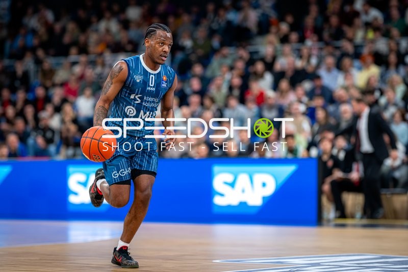 Spielaktion mit DJ Horne (0; MLP Academics Heidelberg)