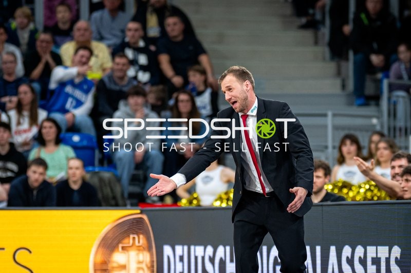 Szene mit Anton Gavel (999; BMA365 Bamberg Baskets)