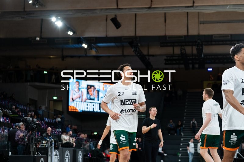 Szene mit Nolan Adekunle (22; Gladiators Trier) und Philipp Staiger (996; Gladiators Trier)