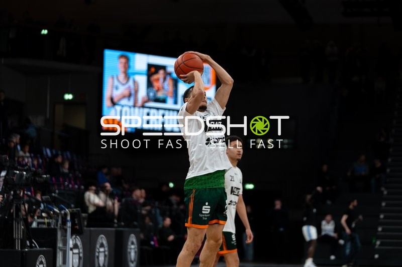 Evans Rapieque (21; Gladiators Trier) mit Wurfbewegung