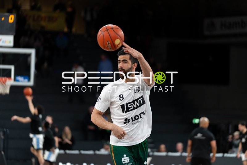 Behnam Yakhchali Dehkordi (8; Gladiators Trier) mit Wurf