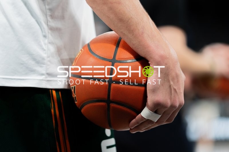 Basketball-Szene mit Ball in der Hand
