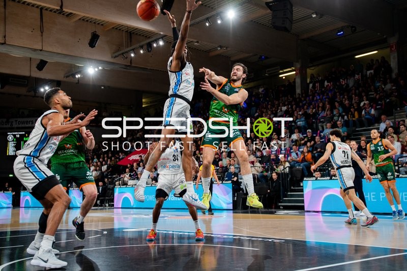 Clayton Thomas Guillozet (4; Gladiators Trier) in Aktion