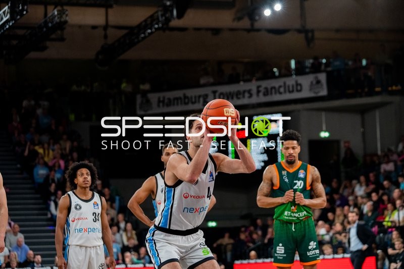 Urald King (20; Gladiators Trier) mit Wurf