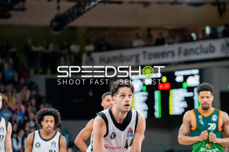 Spielaktion mit Benedikt Turudic (44; Veolia Towers Hamburg)