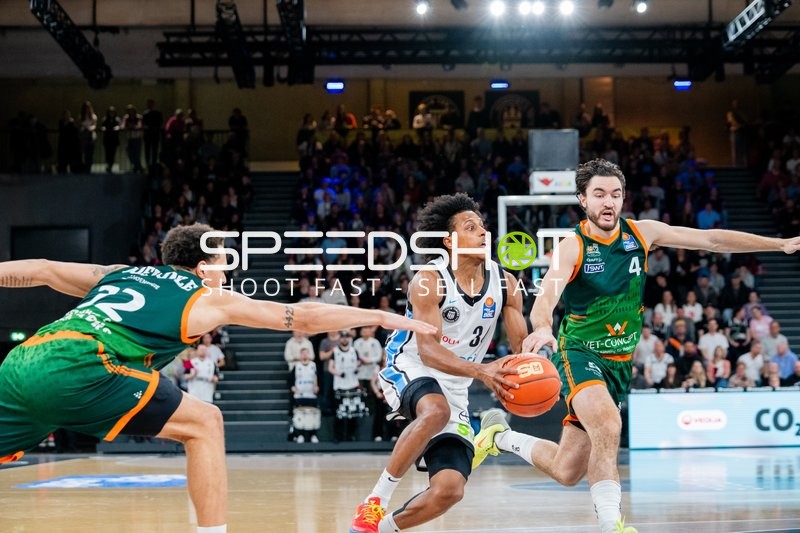 Spielaktion mit Clayton Thomas Guillozet (4; Gladiators Trier)