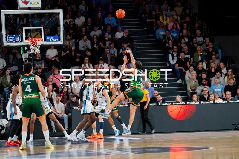 Urald King (20; Gladiators Trier) mit Wurf