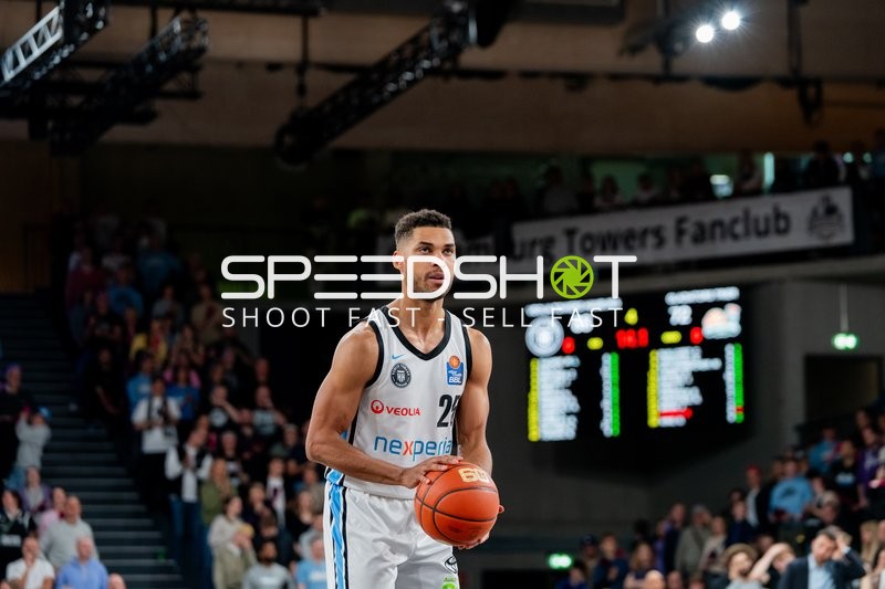 Kenneth Ogbe (25; Veolia Towers Hamburg) in Aktion