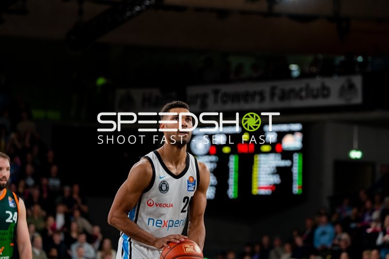 Kenneth Ogbe (25; Veolia Towers Hamburg) in Aktion