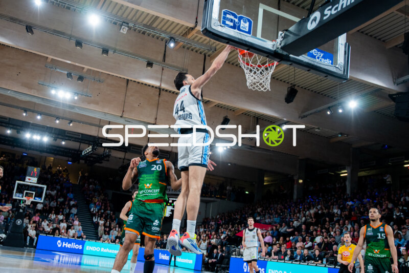 Spielaktion mit Jordan Roland (15; Gladiators Trier)