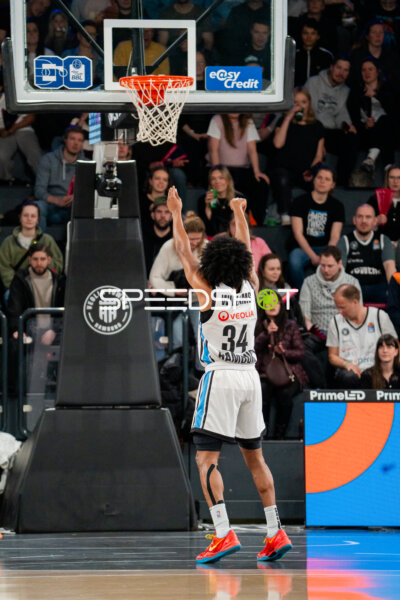 Ross Williams (34; Veolia Towers Hamburg) beim Wurf