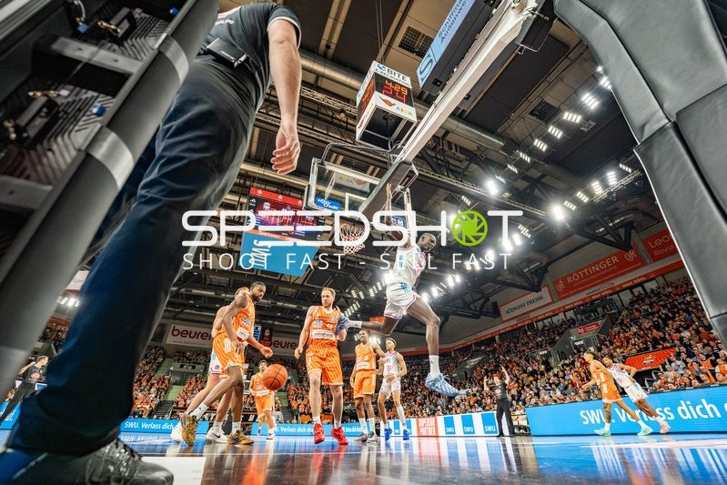 Malik Osborne (10; Ratiopharm Ulm) in Aktion