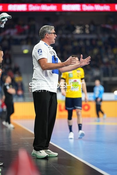 Trainer an der Seitenlinie