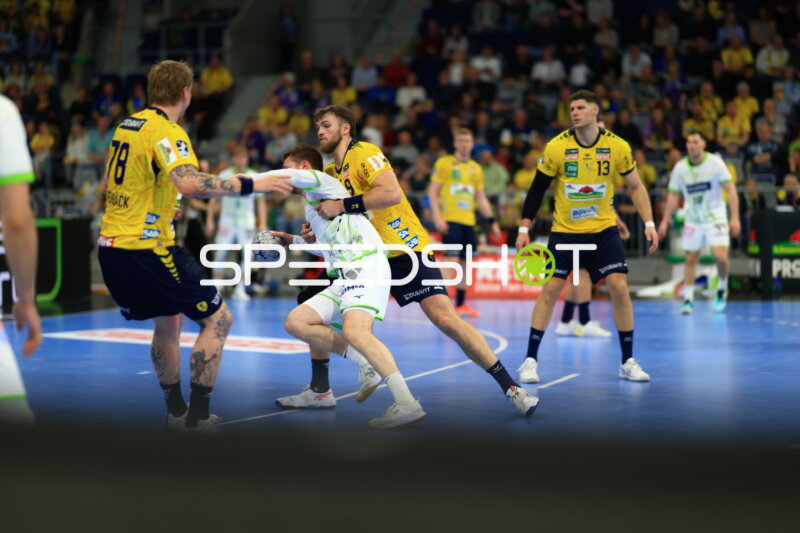 Szene mit Sebastian Heymann (13; Rhein Neckar Löwen) und Steven Plucnar Jacobsen (9; Rhein Neckar Löwen)