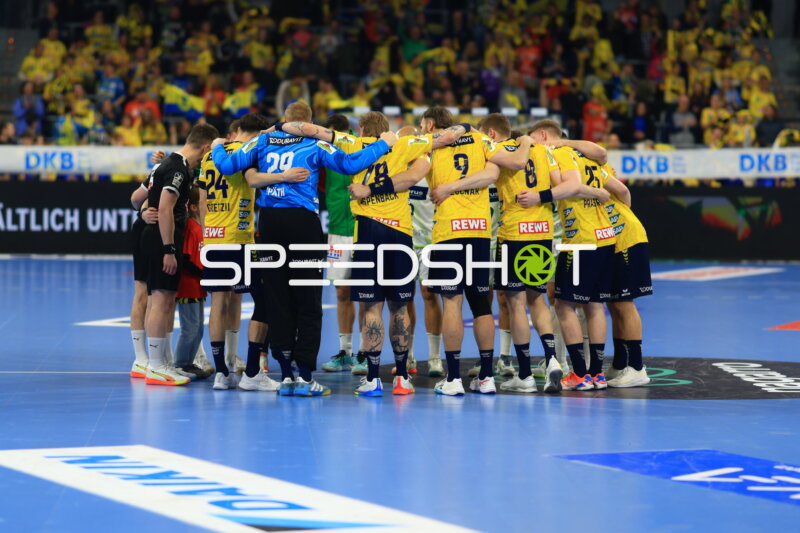 Szene mit Patrick Groetzki (24; Rhein Neckar Löwen) und Teamkollegen