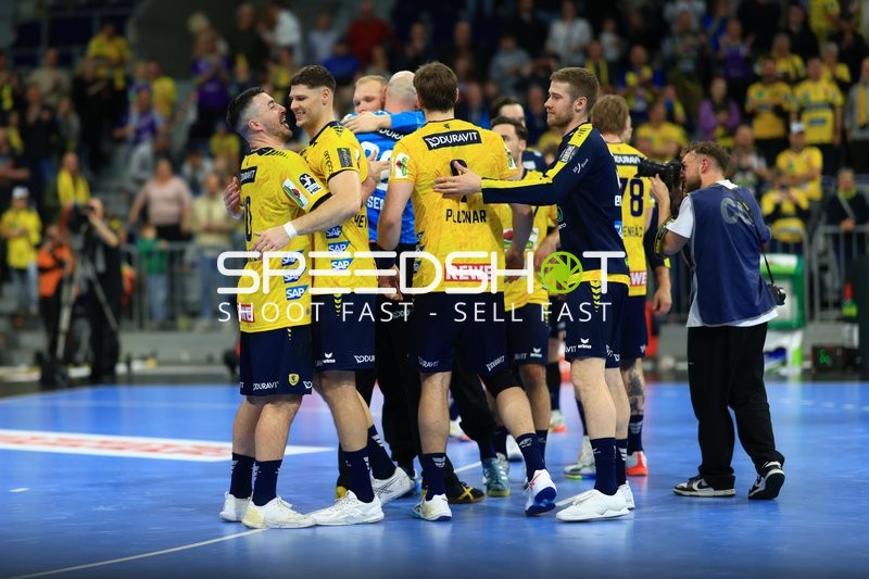 Szene mit Tim Nothdurft (28; Rhein Neckar Löwen) und Teamkollegen