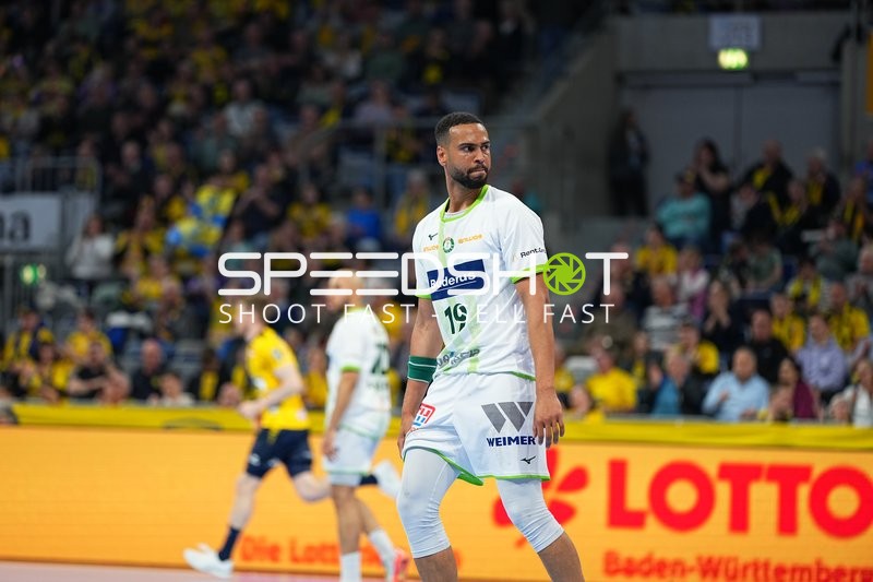 Szene mit Philipp Ahouansou (19; HSG Wetzlar)