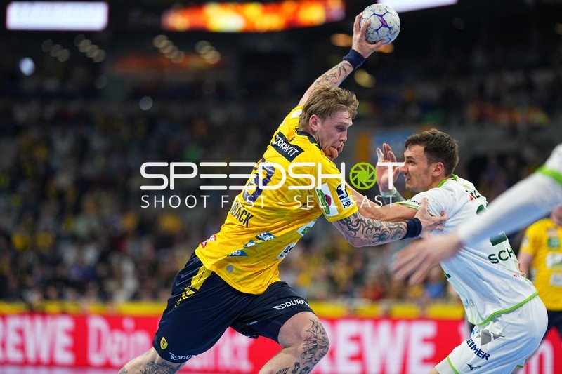 Szene mit Edwin Aspenbäck (78; Rhein Neckar Löwen) und Jona Schoch (22; HSG Wetzlar)