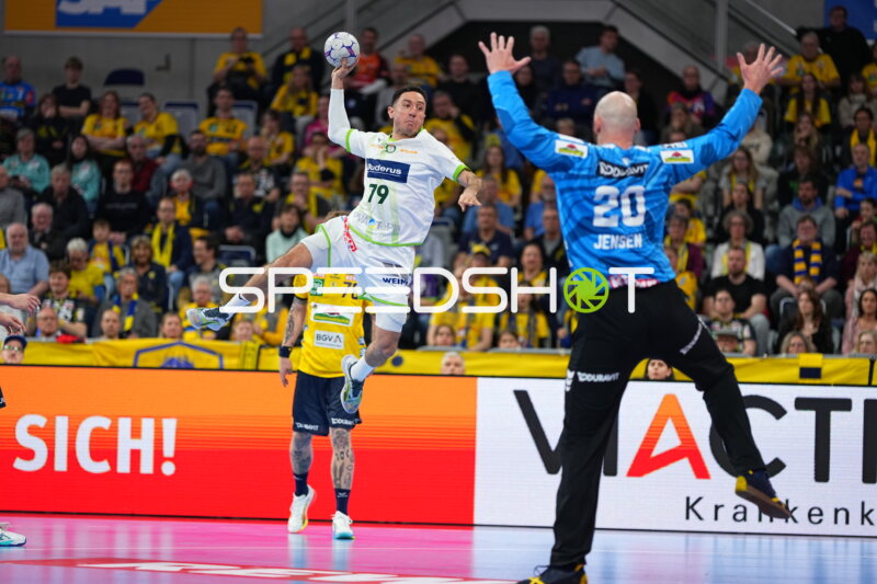 Handball | DAIKIN HBL | Ahmed Nafea (79; HSG Wetzlar) gegen Mike Jensen (20; Rhein Neckar Löwen)