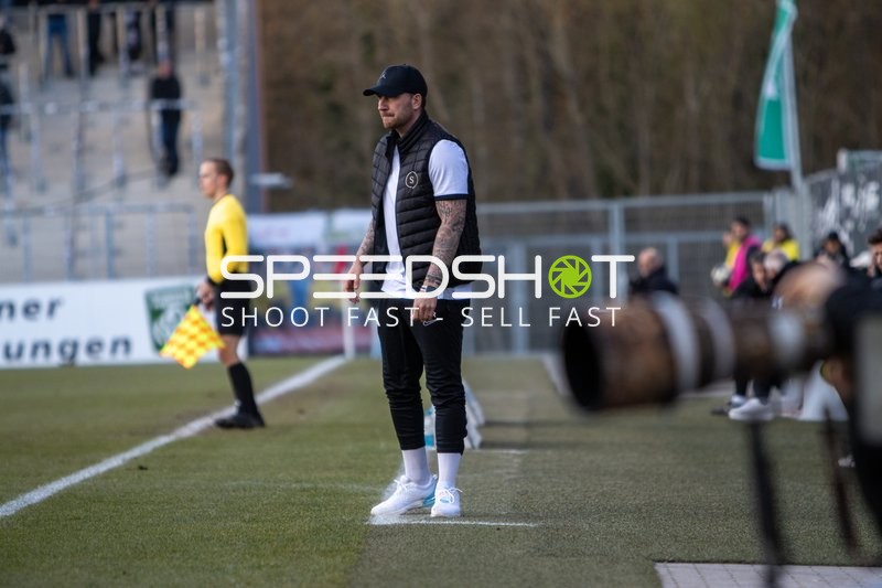 Trainer an der Seitenlinie